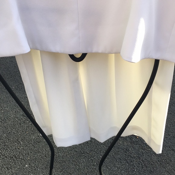 White skirt suit  and jacket - Picture 6 of 8